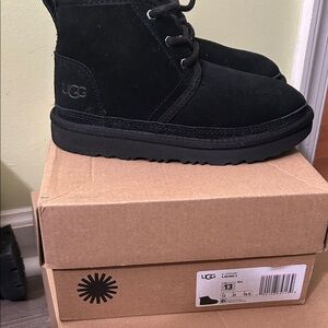 UGG Nuemel ||  Black Boots